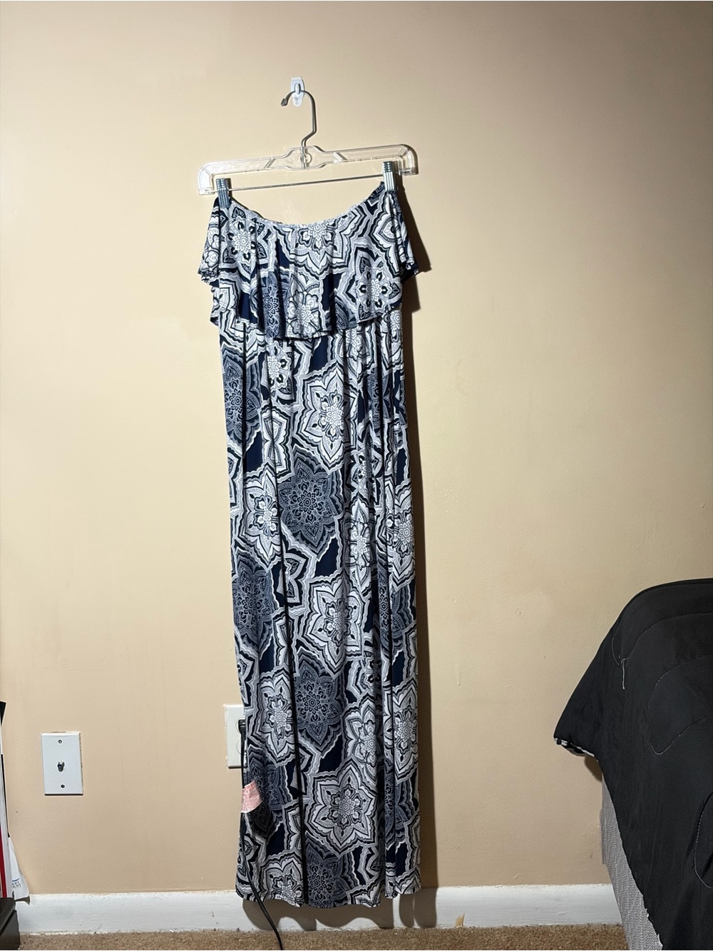 Fashionomics Size Medium Off the Shoulder Navy and White Geometric Maxi Dress